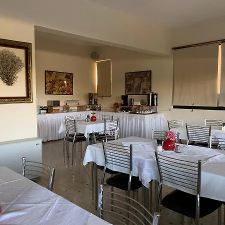 Jo Marinis 4*